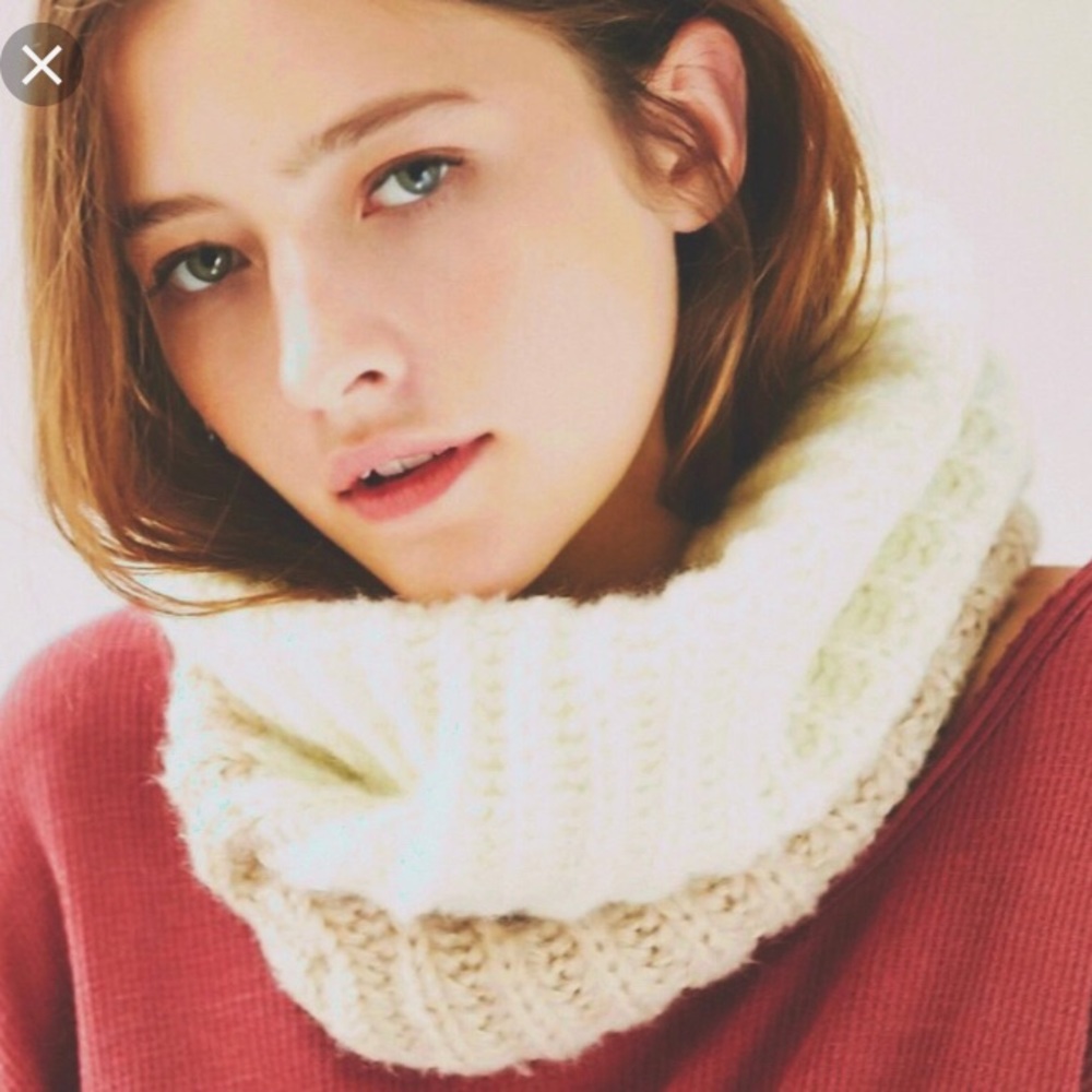 NWT Neck Wrap Tube Scarf- urban outfitters